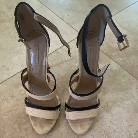 BCBG MaxAzria nude and black sandal size 6.5 - Picture 2 of 4